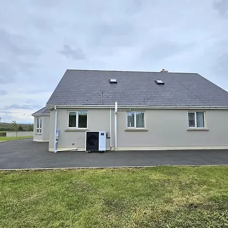 Holiday home Brontes House Dungloe