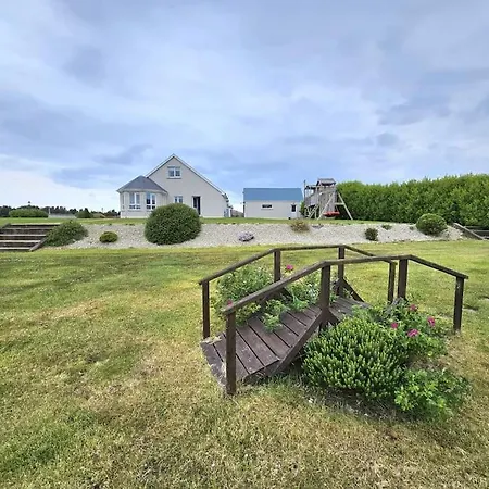 Holiday home Brontes House *