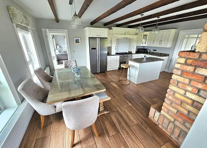 Holiday home Brontes House