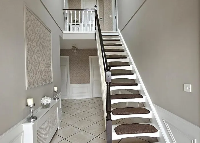 Holiday home Brontes House *