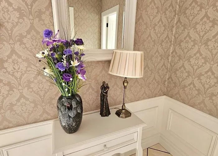 Holiday home Brontes House *