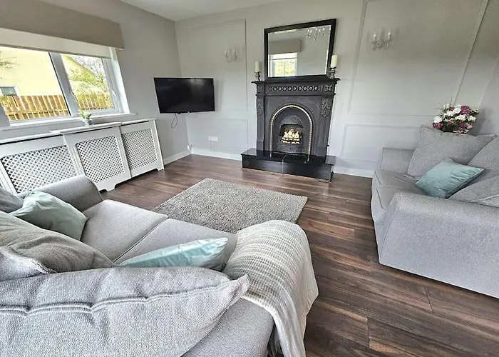 Holiday home Brontes House