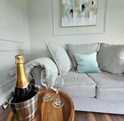 Holiday home Brontes House *