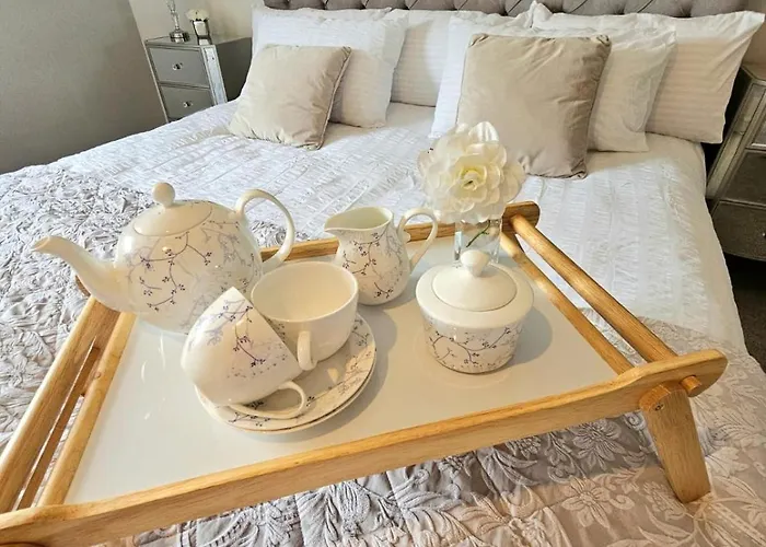 Holiday home Brontes House