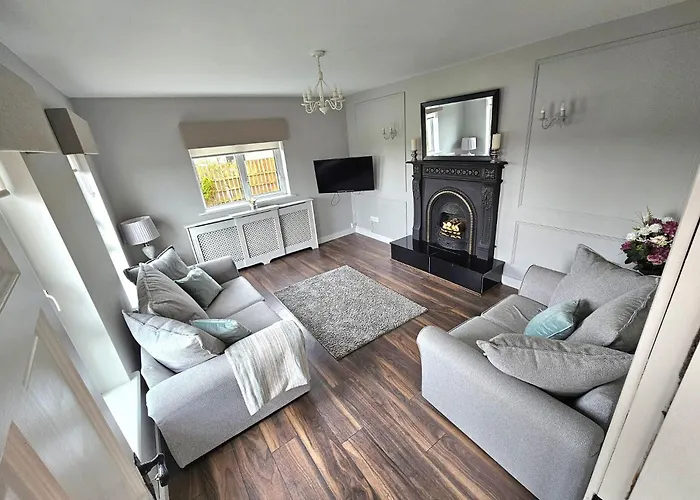 Holiday home Brontes House